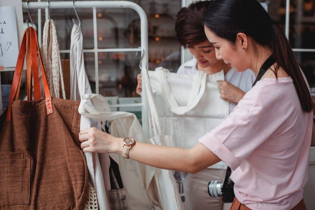 Two people consider the factors affecting customer satisfaction in retail